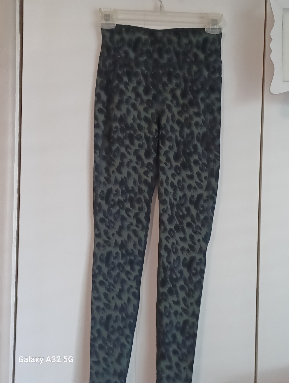 Sweaty Betty Zero Gravity Green & Black Leopard Print Leggings - Sz. O-2